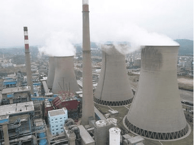 （圖：電廠脫硫現場工作）