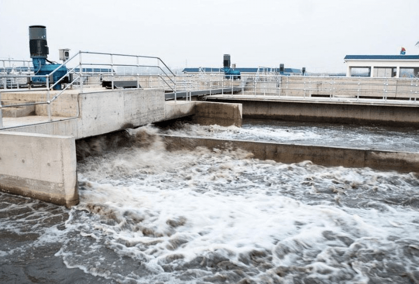 （圖：污水池起泡現場）