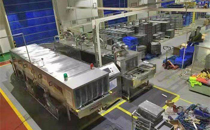 (圖:五金清洗工作現(xiàn)場)