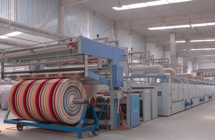 (圖:紡織廠現(xiàn)場(chǎng)工作)