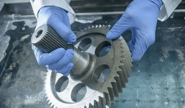 （圖：金屬清洗現場）