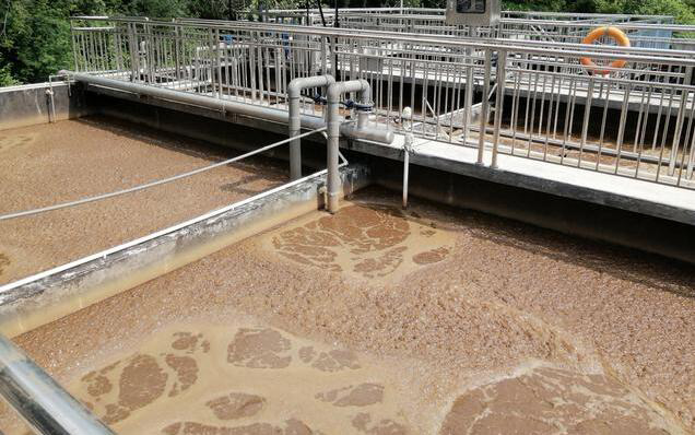 （圖：垃圾滲濾液污水處理泡沫現場）