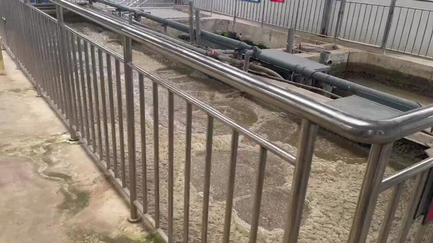 （圖：化妝品日化污水起泡）